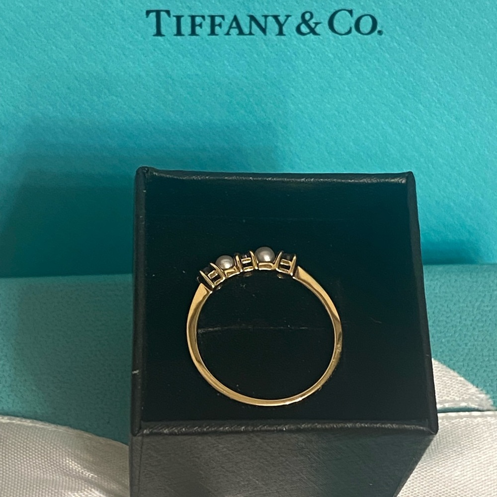 Tiffany & Co. 18K Yellow Gold Pearl & Blue Sapphire Ring 9 1/2 - Picture 10 of 16
